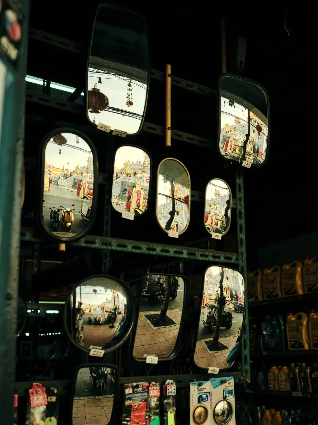 Bus mirrors