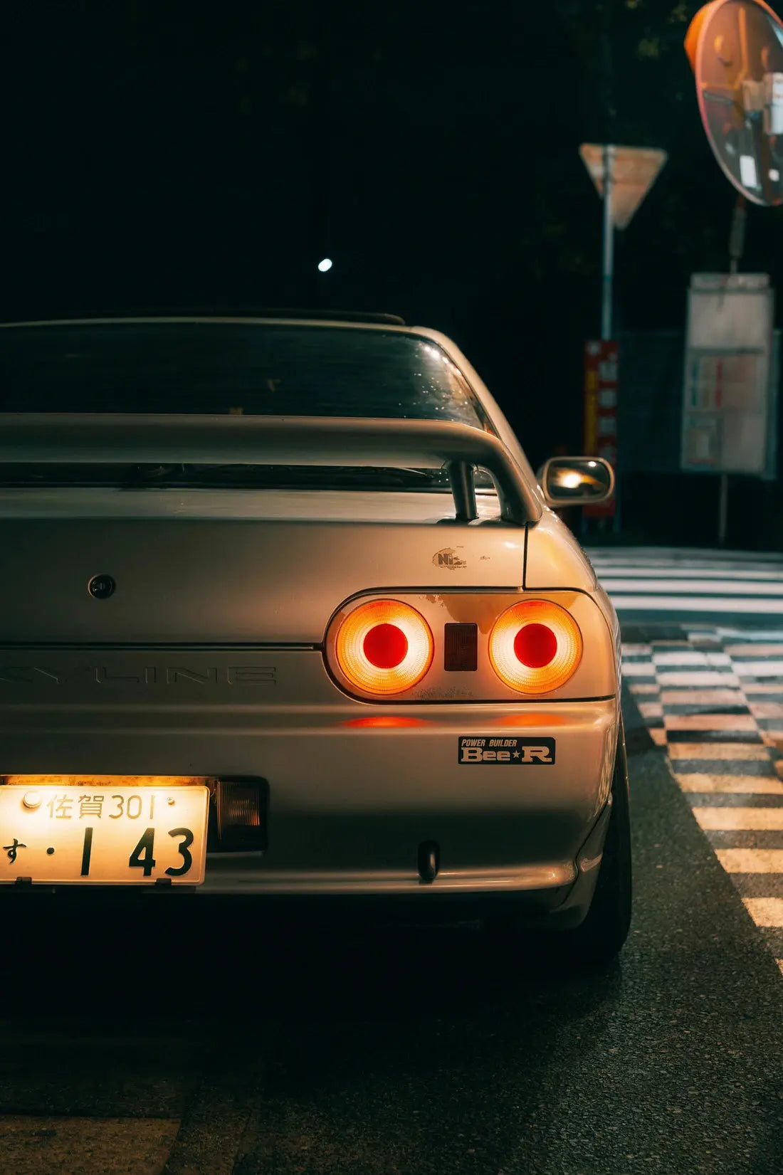 Glowing Godzilla Eyes – Skyline R32